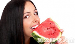 梦见吃瓜绿色的西瓜,瓜田寻梦，绿色西瓜的神秘启示