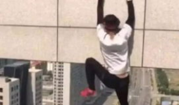 跳楼吃瓜吃到自己,一场荒诞的悲剧演绎