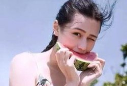 关于娱乐吃瓜的头像女,揭秘娱乐圈那些事儿