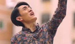 跳楼吃瓜吃到自己,一场荒诞的悲剧演绎